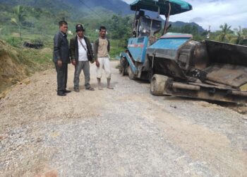 Pembangunan peningkatan jalan alternatif Onan Ganjang-Pakkat, yakni Pulogodang-Temba dengan panjang 1350 m x 4 meter, kini mulai dikerjakan. Masyarakat kini telah menanti sejak 14 tahun.