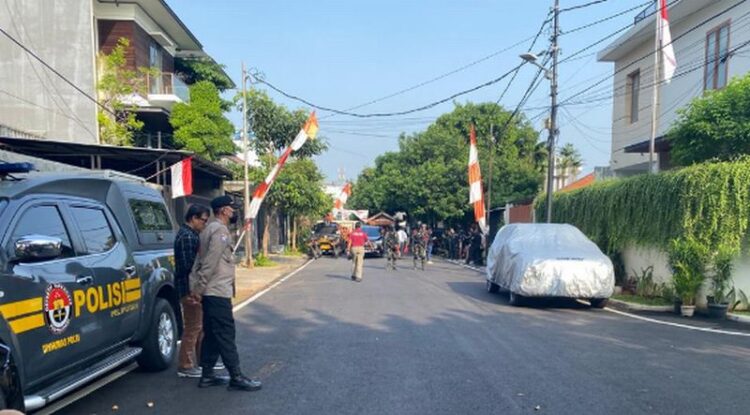 Suasana menjelang rekonstruksi ulang pembunuhan Brigadir J di rumah Ferdy Sambo (Foto: MNC Portal)