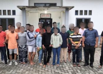 Polisi menangkap 18 orang yang tengah berpesta narkoba di salah satu rumah karaoke di Desa Perjuangan, Kecamatan Sei Balai, Kabupaten Batubara, Sumut.