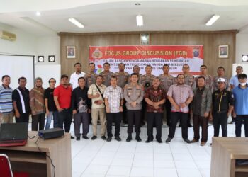 Foto bersama usai pertemuan.