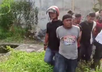 Polisi berhasil menangkap 3 pelaku penyalahgunaan narkoba dalam penggerebekan kampung narkoba di Medan Deli, Kamis (29/9/2022). Foto: iNewsTV/Yudha Bahar