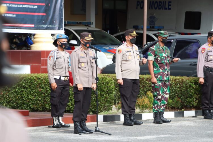 Kapolres Pematang Siantar, AKBP Fernando SH, SIK, memimpin apel pengamanan unjuk rasa, di Lapangan Apel Mako Polres Pematang Siantar, Kamis (8/9/2022) pagi, pukul 08.00 WIB.