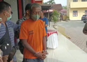 Inilah tampang pria yang tega membacok wajah mantan istrinya secara brutal di pinggir jalan. Kini dia terancam 14 tahun penjara. Foto: InewsTV/Amiruddin