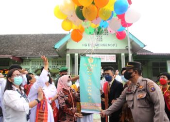 Wali Kota Pematang Siantar, dr Susanti Dewayani SpA saat menghadiri perayaan Hari Ulang Tahun (HUT) ke-50 RS Harapan.