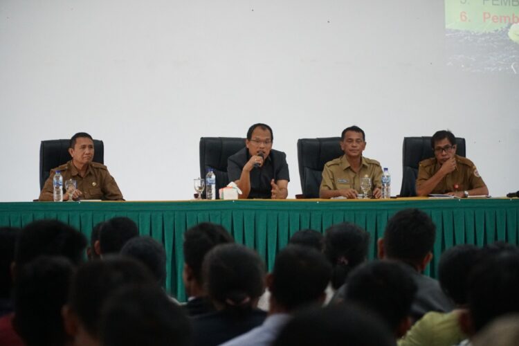 Bupati Humbahas saat Rapat Koordinasi PPL dan PPS se-Kabupaten Humbang Hasundutan, Senin (26/9/2022), di Pendopo Perkantoran Bukit Inspirasi, Doloksanggul.