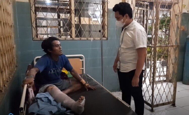 Arman Pohan, pelaku pembunuhan Hendri Goh pada Mei 2020 ditembak kakinya usai buron selama 2 tahun. (foto: Adi Palapa Harahap)