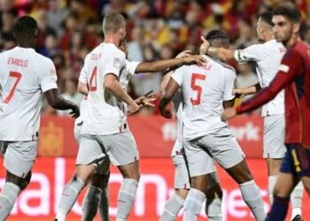 Bek Swiss Manuel Akanji melakukan selebrasi usai mencetak gol ke gawang Spanyol dalam pertandingan UEFA Nations League pada 25 September 2022. ANTARA/AFP/JAVIER SORIANO