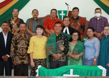 Foto bersama disela acara.