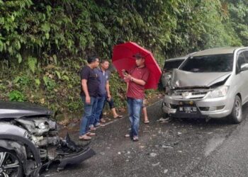 Kondisi tiga unit mobil yang terlibat kecelakaan di Jalur Medan-Berastagi, tepatnya di Jalan Jamin Ginting, Kilometer 36, Desa Sibolangit, Kecamatan Sibolangit, Deliserdang, Kamis (15/9/2022) sore. (Tribun Medan/HO)