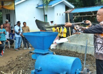 Suasana demonstrasi pembuatan pupuk organic, di Nagori Rabuhit, Kecamatan Gunung Maligas, Kabupaten Simalungun, Sumut, Jum’at (1/9/2022).