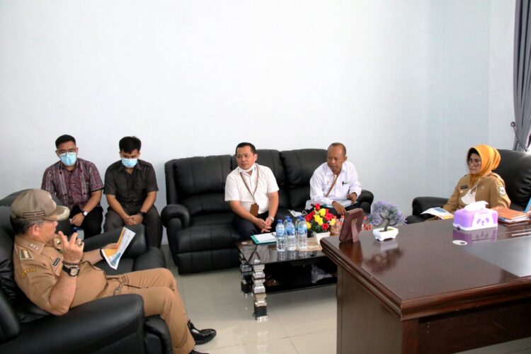 BPS Kota Pematang Siantar beraudiensi dengan Wali Kota Pematang Sianțar, dr Susanti Dewayani SpA.
