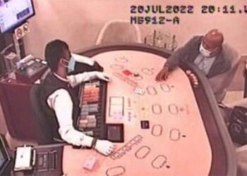 Lukas Enembe sedang main judi di kasino luar negeri. (Foto: Dok. MAKI)