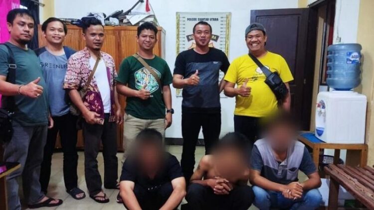 Ketiga pelaku pencurian di rumah mantan anggota DPRD Pematangsiantar saat ditangkap polisi. (Foto : Ist)
