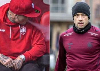 Radja Nainggolan ketahuan merokok saat duduk dibangku cadangan Royal Antwerp. (Foto: Instagram/@radja_nainggolan_l4)