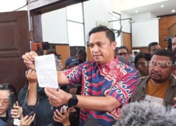 Pengacara Bharada E atau Richard Eliezer, Ronny Talapessy di PN Jakarta Selatan. (Suara.com/M Yasir)
