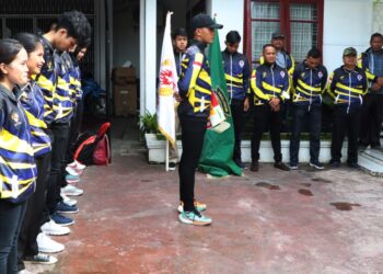 Wakil Bupati Simalungun saat memberangkatkan 139 atlet Kabupaten Simalungun untuk mengikuti Porprovsu Tahun 2022.