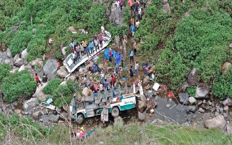 Bus rombongan pengantin jatuh ke jurang, 25 orang meninggal (Foto: Twitter)