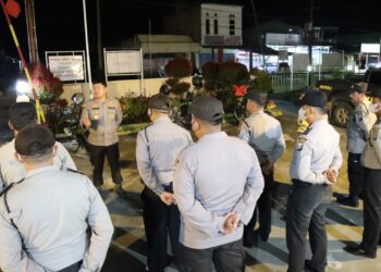 Polres Simalungun laksanakan patroli skala besar yang dipimpin langsung oleh Kapolres Simalungun, AKBP Ronald F.C Sipayung, S.H., S.I.K., M.H, yang dimulai dari Res Area Nagori Purba Tongah, Kecamatan Purba, Kabupaten Simalungun, pada Sabtu malam (22/10/2022).