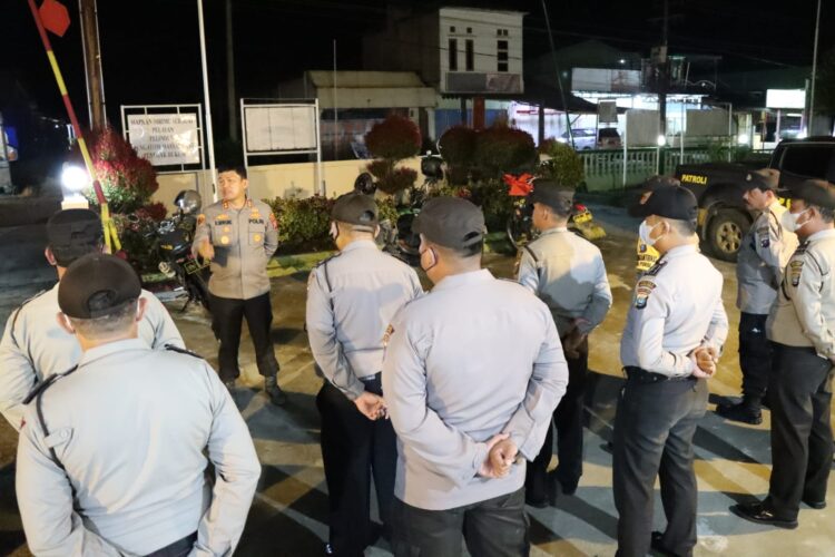 Polres Simalungun laksanakan patroli skala besar yang dipimpin langsung oleh Kapolres Simalungun, AKBP Ronald F.C Sipayung, S.H., S.I.K., M.H, yang dimulai dari Res Area Nagori Purba Tongah, Kecamatan Purba, Kabupaten Simalungun, pada Sabtu malam (22/10/2022).
