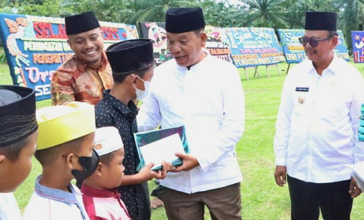 Pemberian tali asih dan sembako kepada 50 orang anak yatim oleh Bupati Simalungun bersama Wakil Bupati dan dari PT Kinra KEK Sei Mangkei.