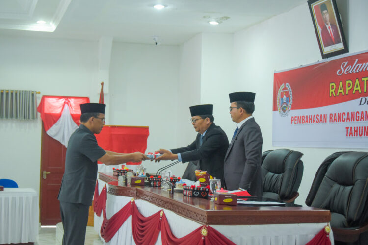 Bupati Humbahas saat sampaikan Nota Pengantar R-APBD Tahun Anggaran 2023.