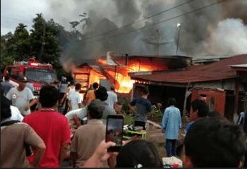Kebakaran rumah terjadi di Desa Palding Jaya, Kecamatan Tiga Lingga, Kabupaten Dairi, Sumatera Utara, terbakar, Jumat (14/10/2022).