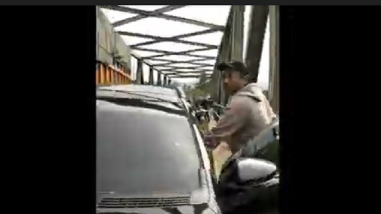 Polisi Kejar Mobil Bandar Narkoba, Ada Suara Tembakan hingga Tangisan Wanita (Foto: Tangkapan Layar)