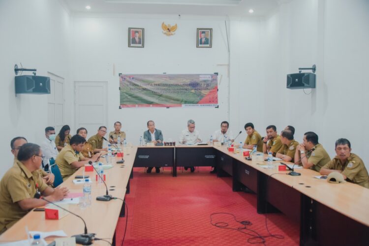 Bupati dan Kepala BPN melaksanakan sidang PPL di Humbang Hasundutan.