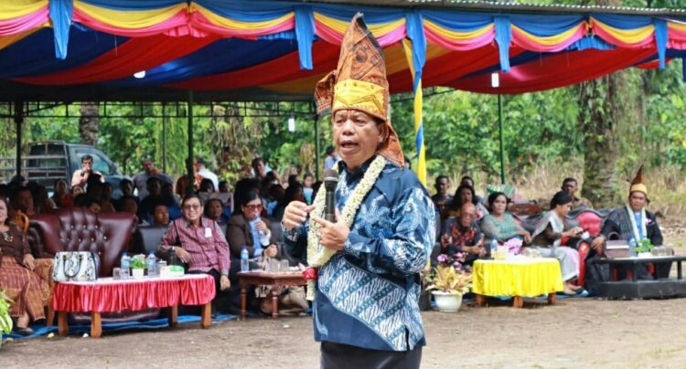 Bupati Simalungun saat hadiri pesta pembangunan GKPS Persiapan Betlehem Sirpang Oppat, Minggu (13/11/2022).