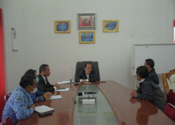 Kepala BP2P Sumatera II, Iswanto didampingi Kasi Wilayah 1 BP2P Sumatera II, Bramantyo, saat bertemu Bupati Humbang Hasundutan (Humbahas), Dosmar Banjarnahor, SE, Kamis (10/11/2022), di ruang kerja Bupati, perkantoran Bukit Inspirasi, Doloksanggul.