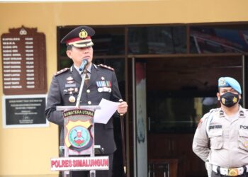 Kapolres Simalungun, AKBP Ronald F.C Sipayung, S.H., S.I.K., M.H, bertindak sebagai inspektur upacara pada peringatan Hari Pahlawan ke-77.