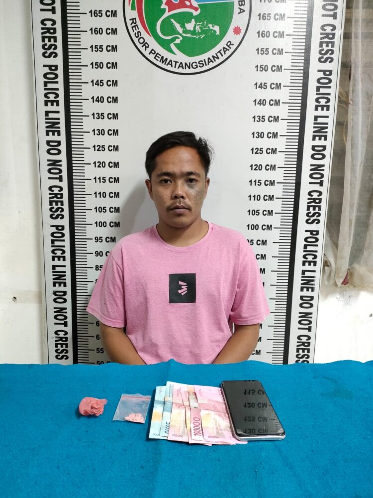 Foto pelaku dan barang bukti yang diamankan Polisi.