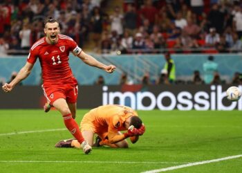 Gelandang serang Inggris, Jack Grealish merayakan gol ke gawang iran bersama Callum Wilson, Phil Foden, dan Marcus Rashford pada laga pertama Grup B Piala Dunia 2022 di Stadion Khalifa International, Doha, Senin (21/11/2022). (Foto: REUTERS)