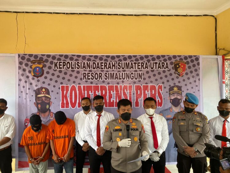 Kapolres Simalungun, AKBP Ronald F.C Sipayung, S.H., S.I.K., M.H, membeberkan hasil tangkapan pelaku judi.