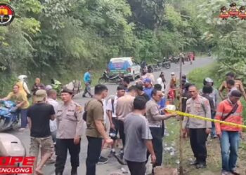 Kecelakan Maut di Pakpak, Minibus Angkut 17 Orang Terjun ke Jurang, 5 Tewas (Foto: Dok Polres Pakpak Bharat)