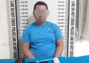 Foto pelaku dan barang bukti saat diamankan di Kantor Polisi.