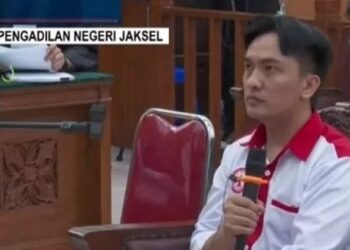 Adik Brigadir J, Mahareza Rizky memberikan kesaksian dalam sidang dengan terdakwa Bharada E di Pengadilan Negeri Jakarta Selatan, Selasa (25/10/2022). [Suara.com/M Yasir]