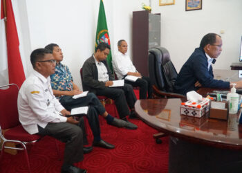 Turut hadir mendampingi Bupati Humbang Hasundutan, Kadis PUTR, Mangolotua Purba, Plt. Bappelitbangda, Pahala Lumbangaol, Kadis Pertanian dan Ketahanan Pangan, Ir. Junter Marbun dan Camat Pollung.