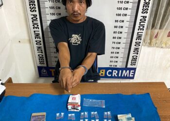 Foto tersangka dan barang bukti saat diamankan di kantor Polisi.