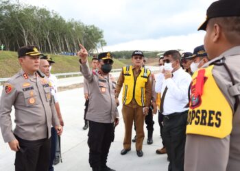 Kapolda Sumatera Utara, Irjen. Pol. Drs. R. Z. Panca Putra S., M.Si, melaksanakan pengecekan jalur alternatif Tol Sinaksak-Dolok Merawan dengan didampingi Kapolres Simalungun, AKBP Ronald F.C Sipayung, S.H., S.I.K., M.H, di Jalan Lintas Sumatera, Senin (19/12/2022) lalu.