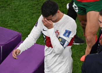 Langkah kaki Cristiano Ronaldo menuju ruang ganti diwarnai tangisan. Kesedihan itu muncul setelah Portugal tersingkir dari Piala Dunia 2022 usai dikalahkan Maroko dengan skor 0-1 di Stadion Al-Thumama Stadium, Doha, Sabtu (10/11/2022) / Foto: TMZ