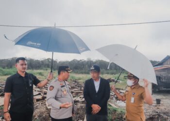 Bupati Dosmar Banjarnahor, bersama Kapolres Humbahas saat tinjau lokasi TSTH, Food Estate dan MPP, Senin (5/12/2022) lalu.