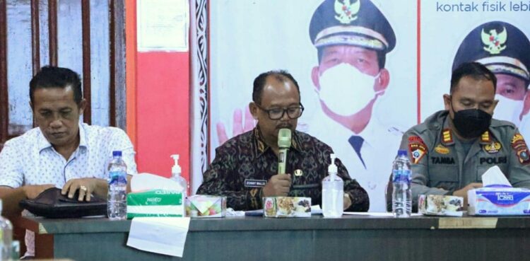 Wakil Bupati Simalungun, H Zonny Waldi saat memberikan arahan.