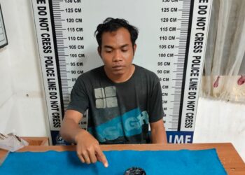 Foto pelaku saat diamankan di kantor Polisi.
