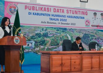 Plt. Kadis Kesehatan, Pengendalian Penduduk dan Keluarga Berencana, Christina Clara Eveline MAP dalam acara aksi#7 publikasi data stunting Pemkab Humbahas, Rabu (14/12/2022), bertempat di Aula Huta Mas Doloksanggul.