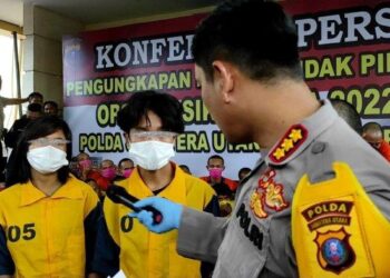 Dua pelaku pencurian enam sepeda motor sekaligus di kos-kosan, Jalan Kapuk, Pasar IX, Kelurahan Tembung, Kecamatan Percut Seituan, Kabupaten Deliserdang yang berhasil ditangkap. Polisi masih memburu empat pelaku lainnya. TRIBUN MEDAN/FREDY SANTOSO