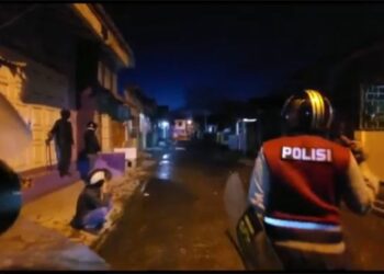 Aksi tawuran antar pemuda pecah di Medan Belawan, Kota Medan, Sumatera Utara. Foto/iNews TV/Yudha Bahar