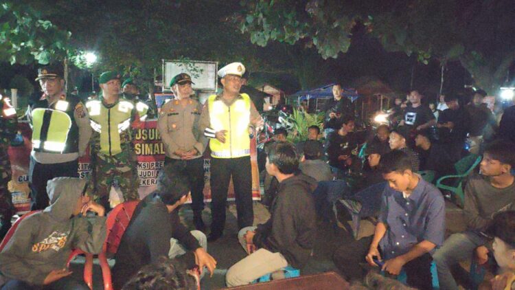 Polres Simalungun bersama Kodim 0207/Simalungun, bersinergi melaksanakan patroli berskala besar, di lokasi-lokasi rawan gangguan kamtibmas.