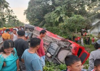 8 Satu keluarga tewas ditabrak kereta api di Korong Simpang Tanjung, Nagari Sungai Buluah, Kecamatan Batang Anai, Kabupaten Padang Pariaman, Sumatera Barat, Minggu (18/12/2022). Foto/MPI/Rus Akbar