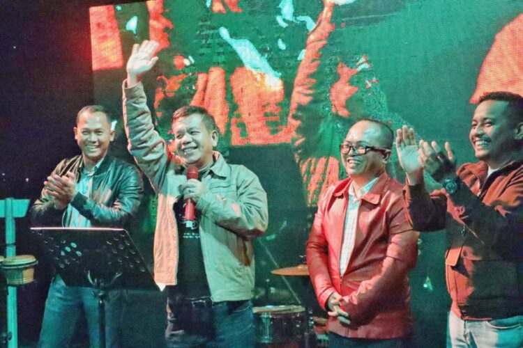 Bupati Simalungun, Radiapoh Hasiholan Sinaga, saat hadiri Panggung Hiburan Rakyat di Parapat, Sabtu malam (17/12/2022) lalu.